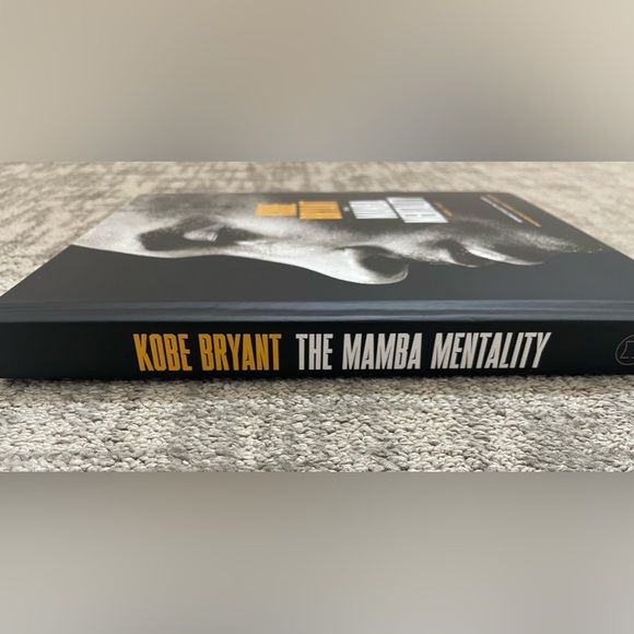 KOBE BRYANT 'THE MAMBA MENTALITY HOW I PLAY' HARDCOVER BOOK - Picture 3 of 5